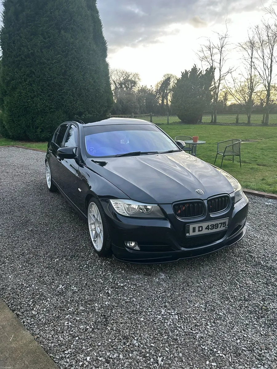 BMW e90 2011 - Image 1