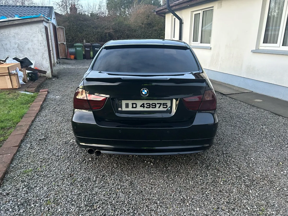 BMW e90 2011 - Image 3