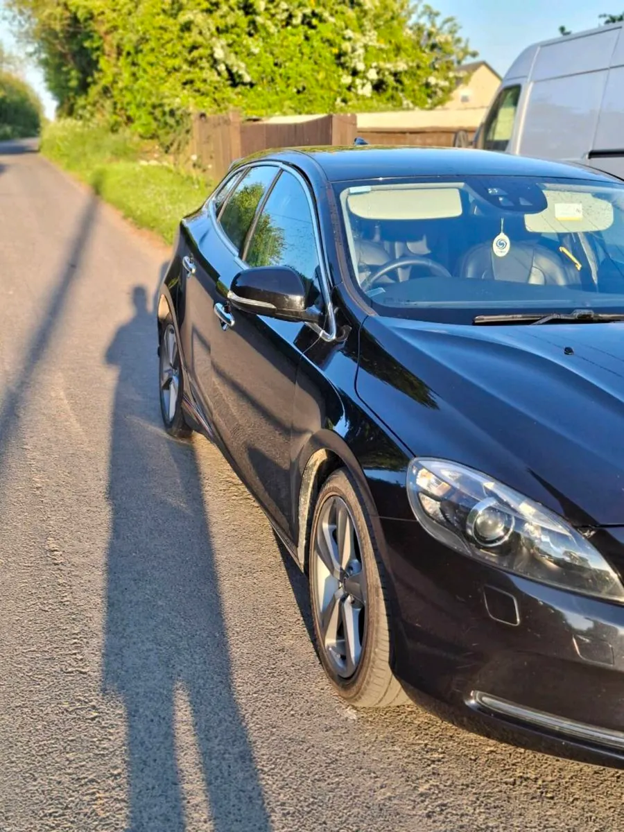 Volvo v40 Automatic - Image 3