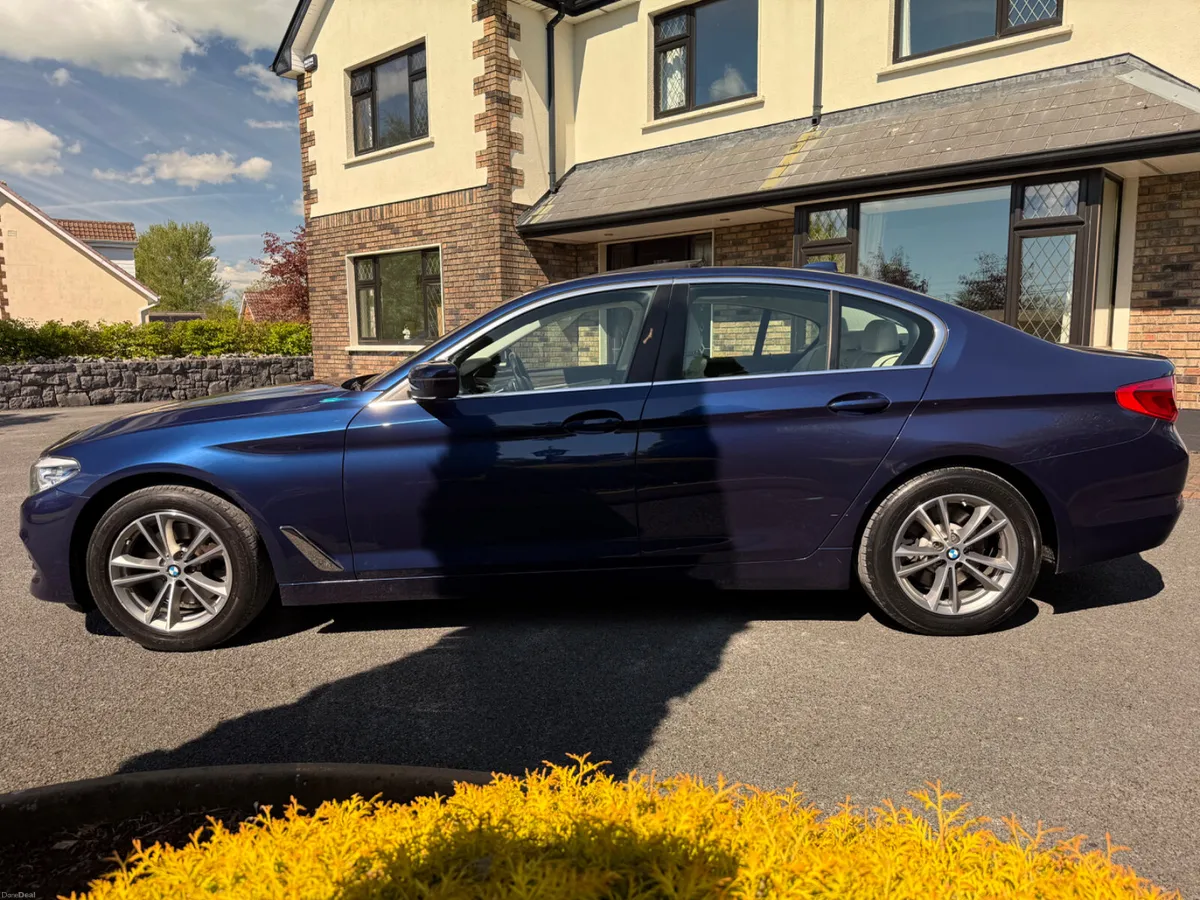 *Sunroof* Immaculate 202 BMW 520i! - Image 4