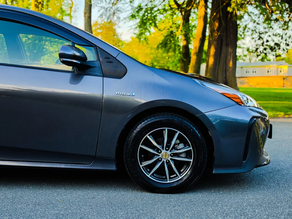 2019 Toyota Prius 1.8 Petrol Hybrid Automatic - Image 4