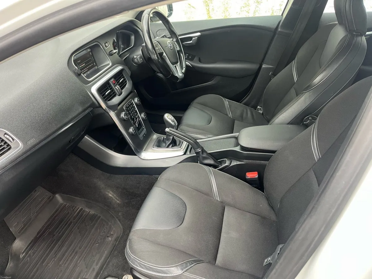 2014 Volvo V40 1.6D - Image 4