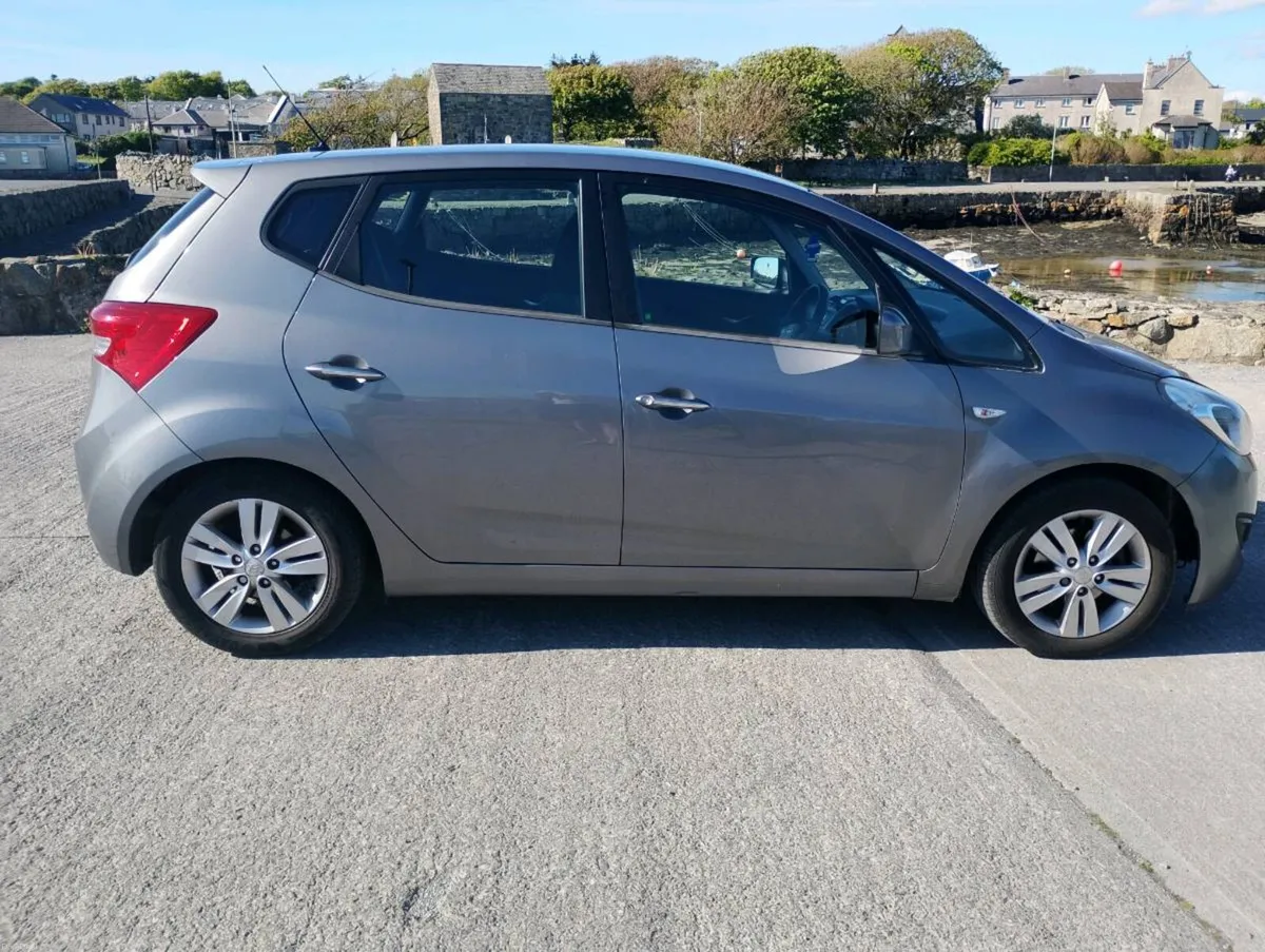 Automatic Hyundai ix20 LOW MILEAGE - Image 2