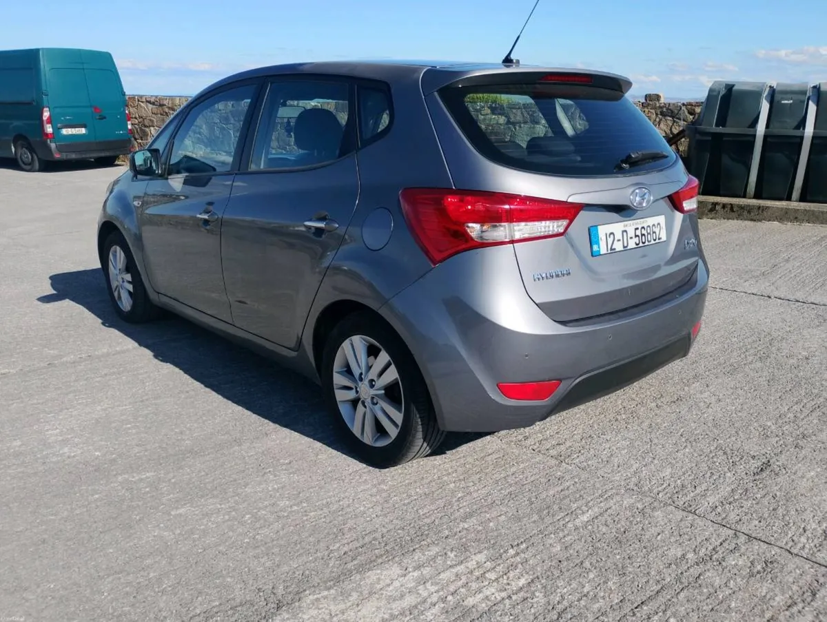 Automatic Hyundai ix20 LOW MILEAGE - Image 4