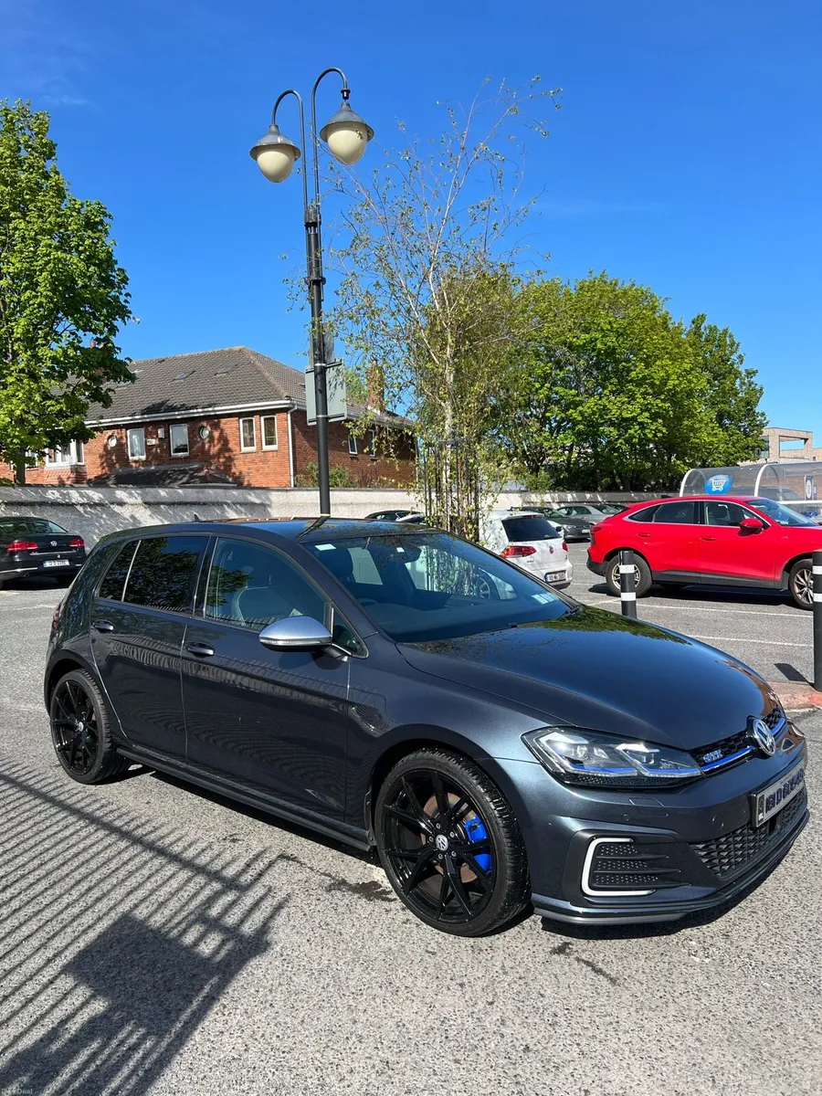 VOLKSWAGEN GOLF GTE - Image 2