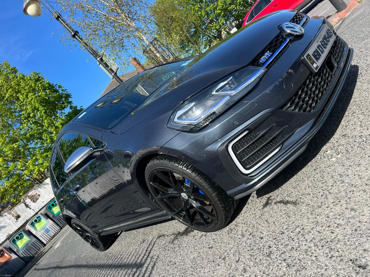 VOLKSWAGEN GOLF GTE - Image 3