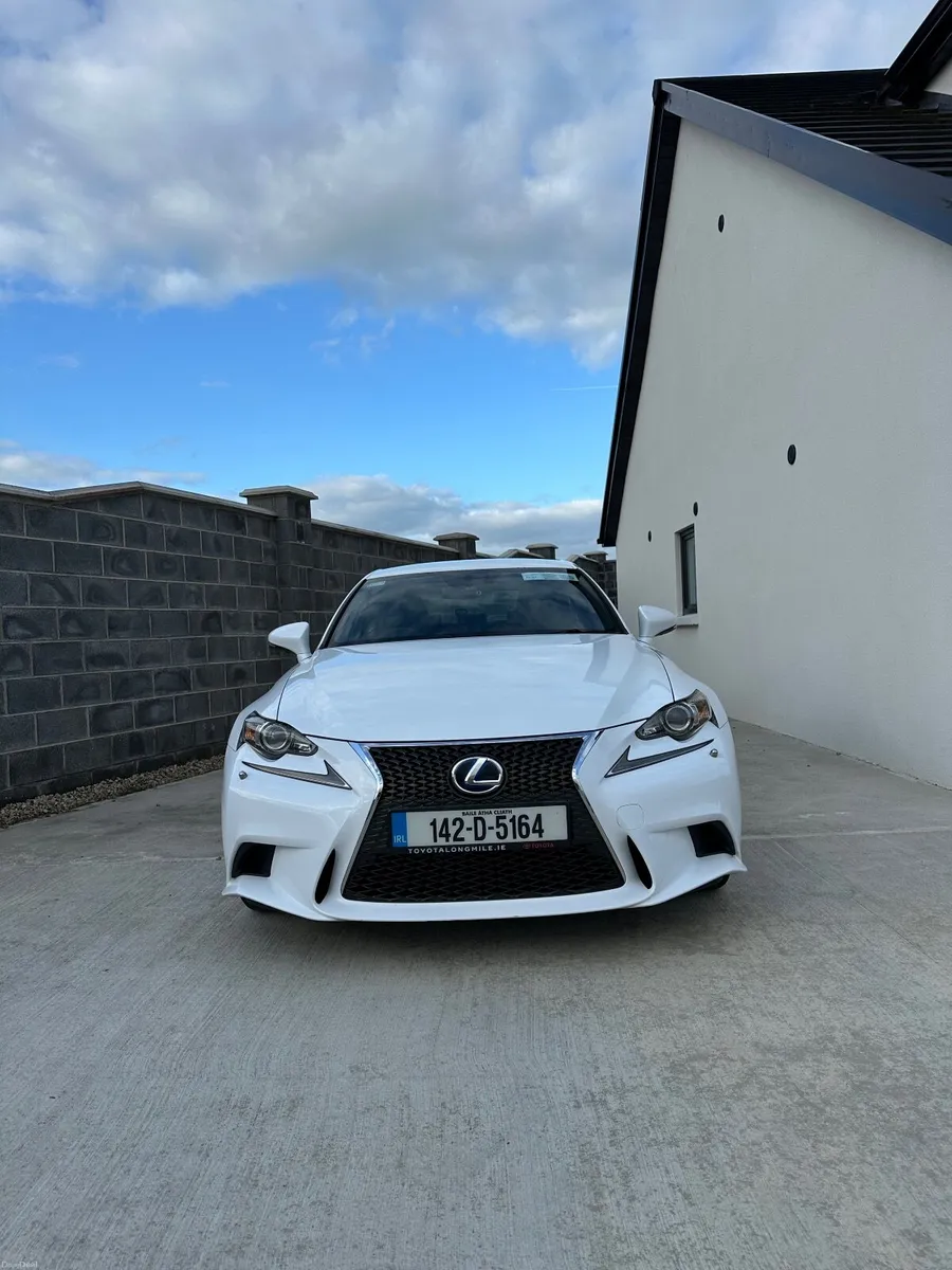 Lexus IS300H F-Sport - Image 4