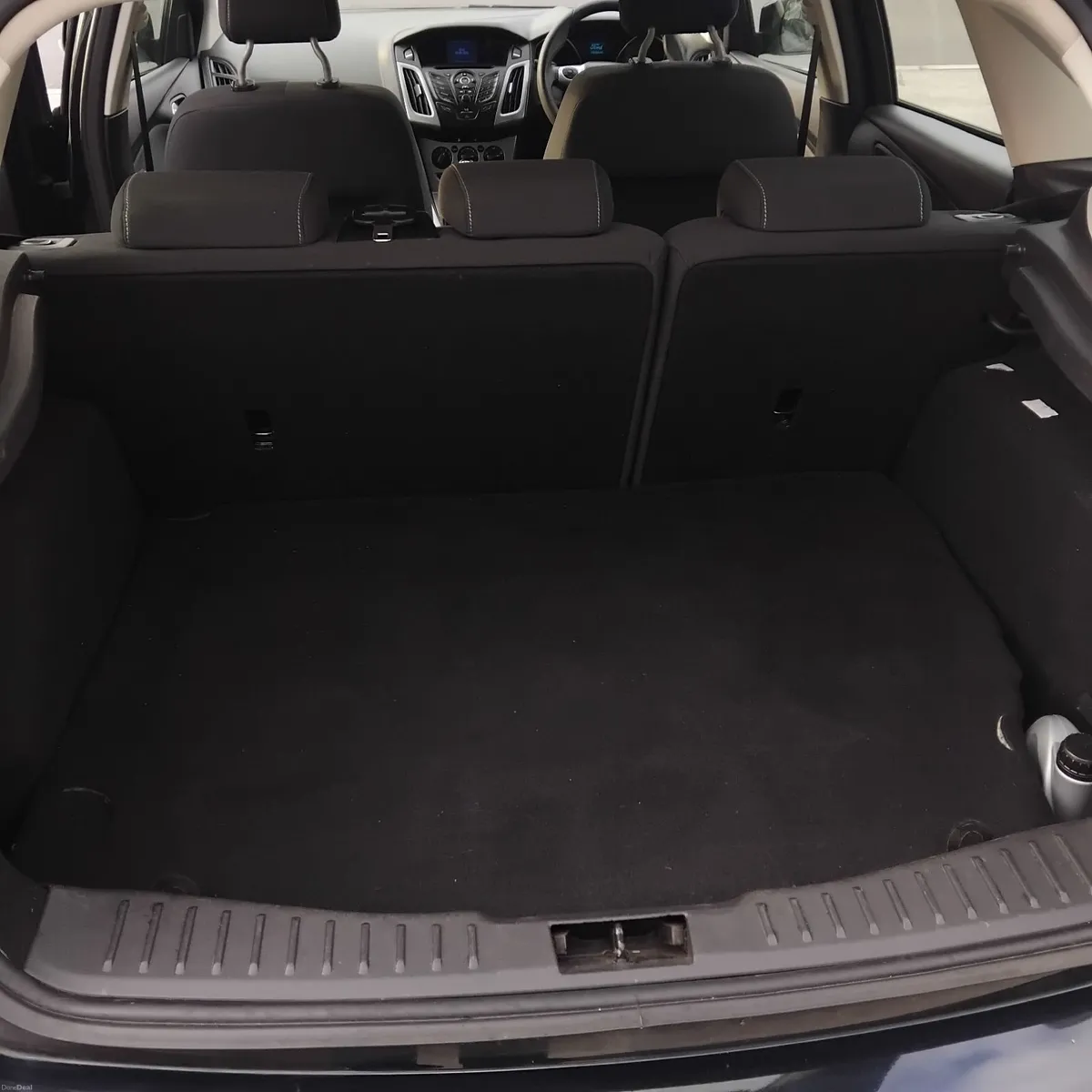 Ford Focus 2011 mk3 - Image 3