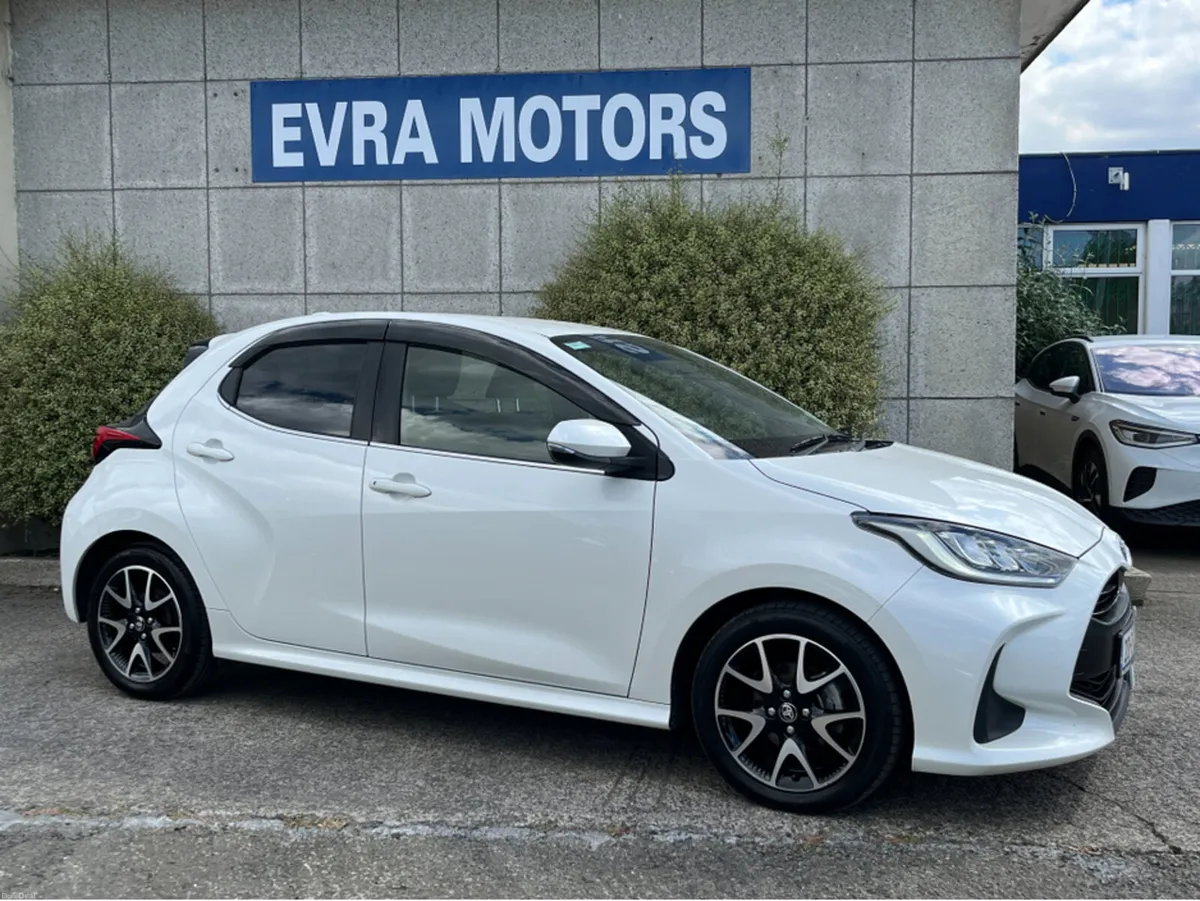 Toyota Yaris Z HYBRID AUTOMATIC 1.5 PETROL //HIGH - Image 3