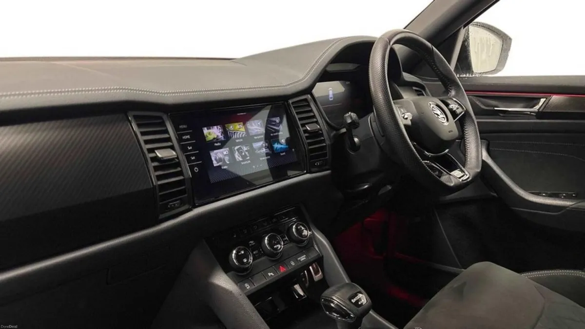 2.0 TDI SportLine SUV 5dr Diesel DSG 4WD Euro 6 (s - Image 4