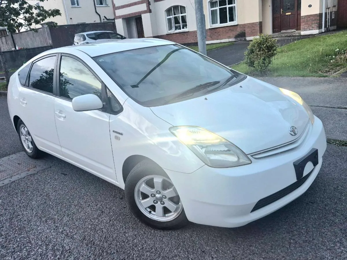 2011 Toyota Prius 1.5 Hybrid  Fresh Import - Image 2