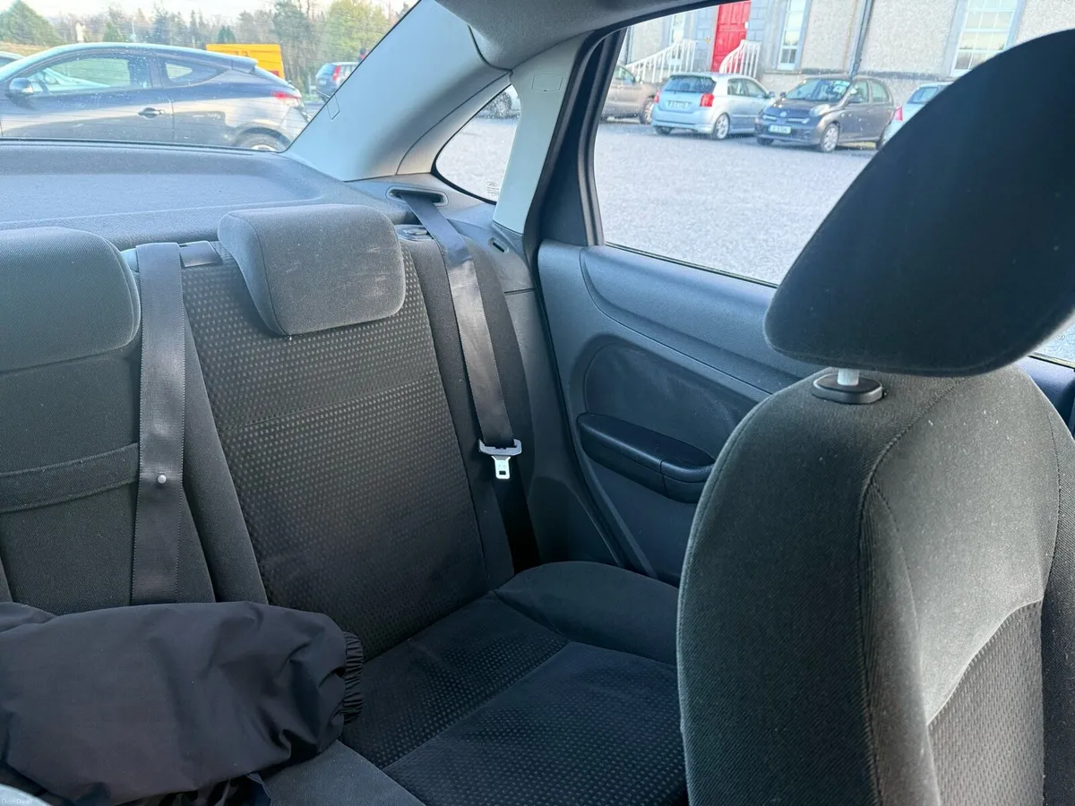 Automatic 2006 Ford Focus For Sale - Image 2