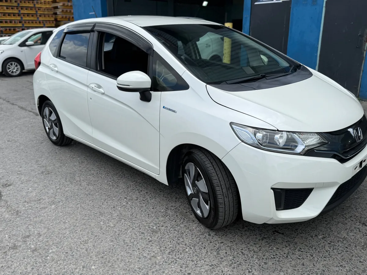 2015 Honda Fit Hybrid Automatic/ Leather Spec - Image 4