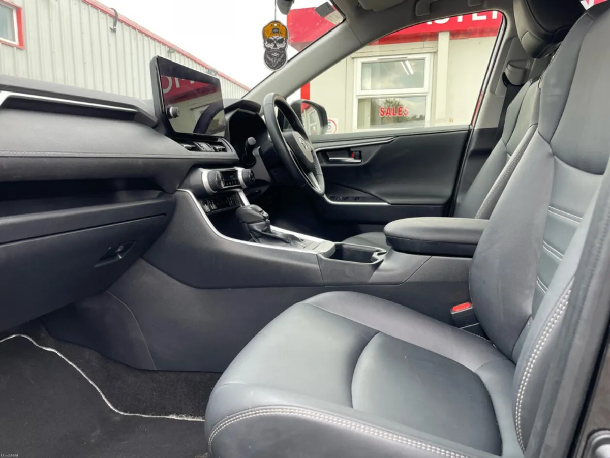 Toyota RAV4 HYBRID SOL 4DR AUTO - Image 6