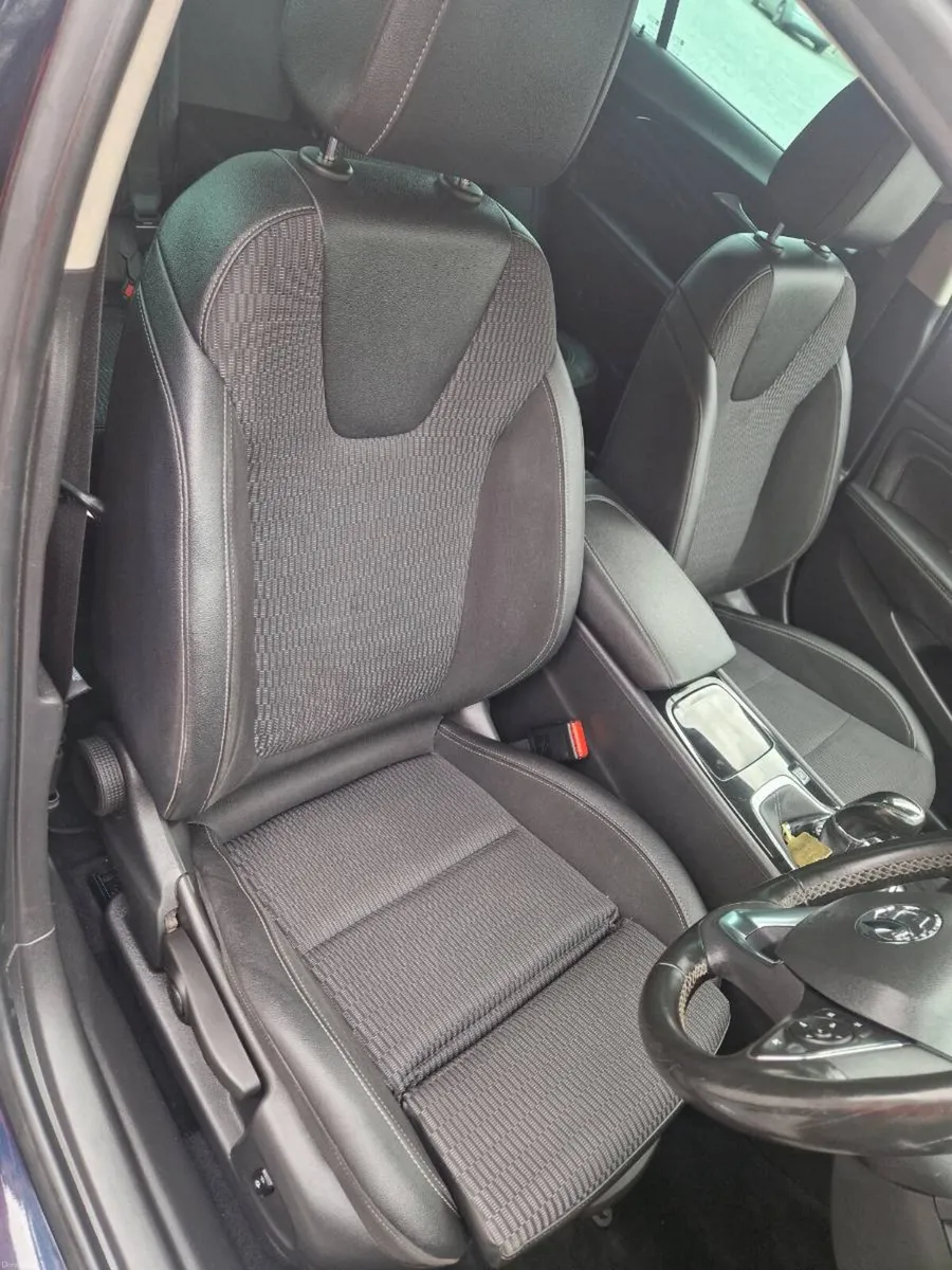 Insignia Sri - Image 4