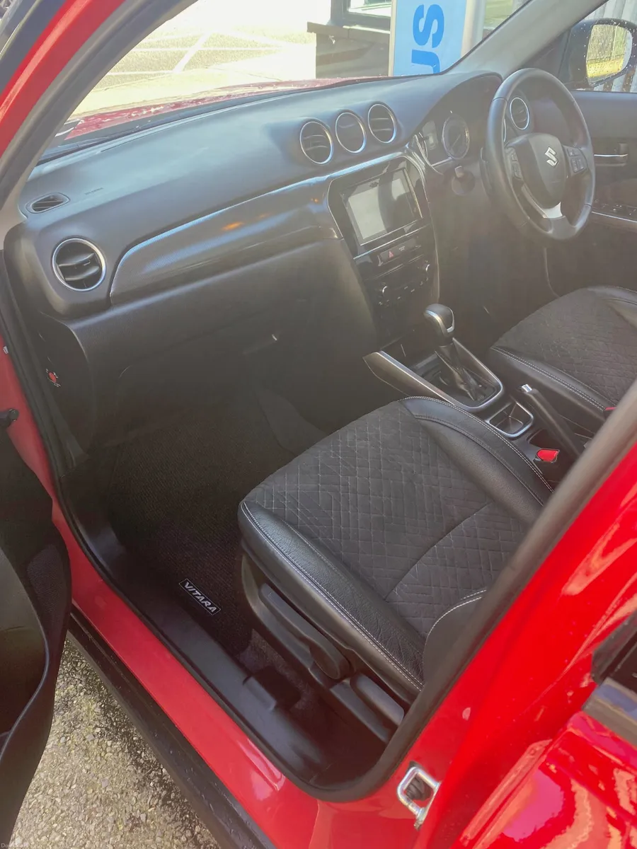 Suzuki Vitara 1.5 Full Hybrid SZ5 AGS 2023 - Image 6