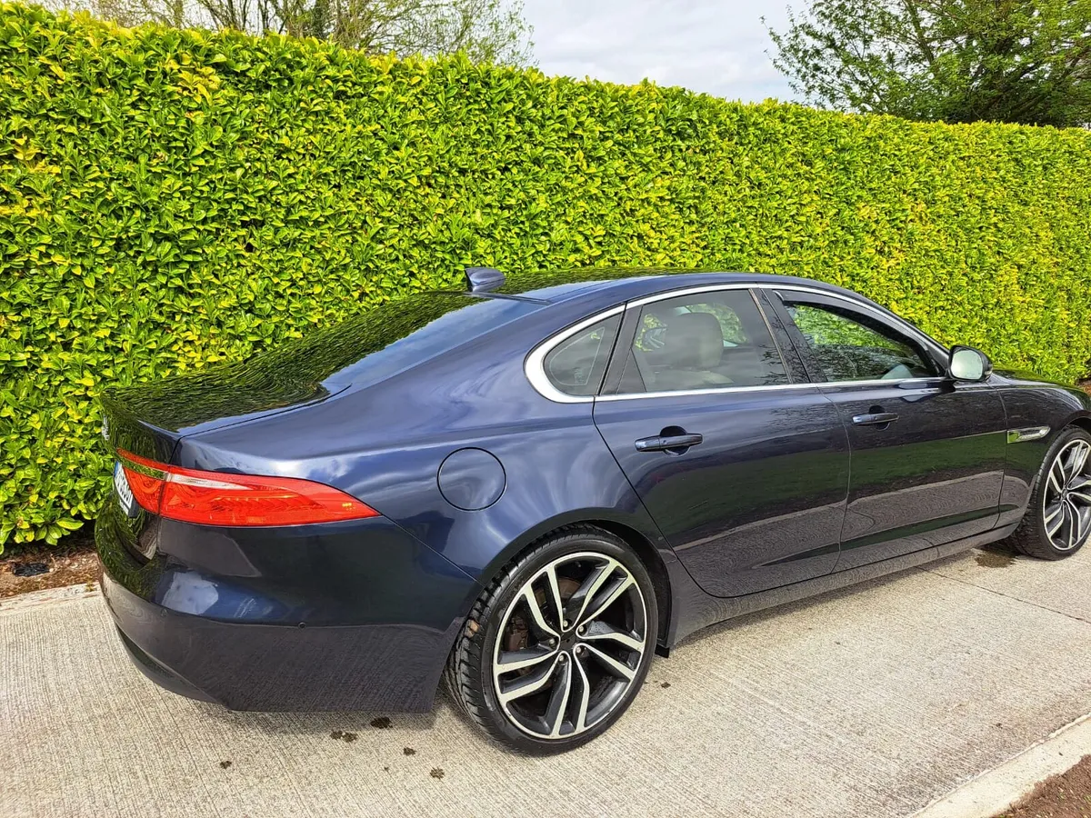 Car - Image 4