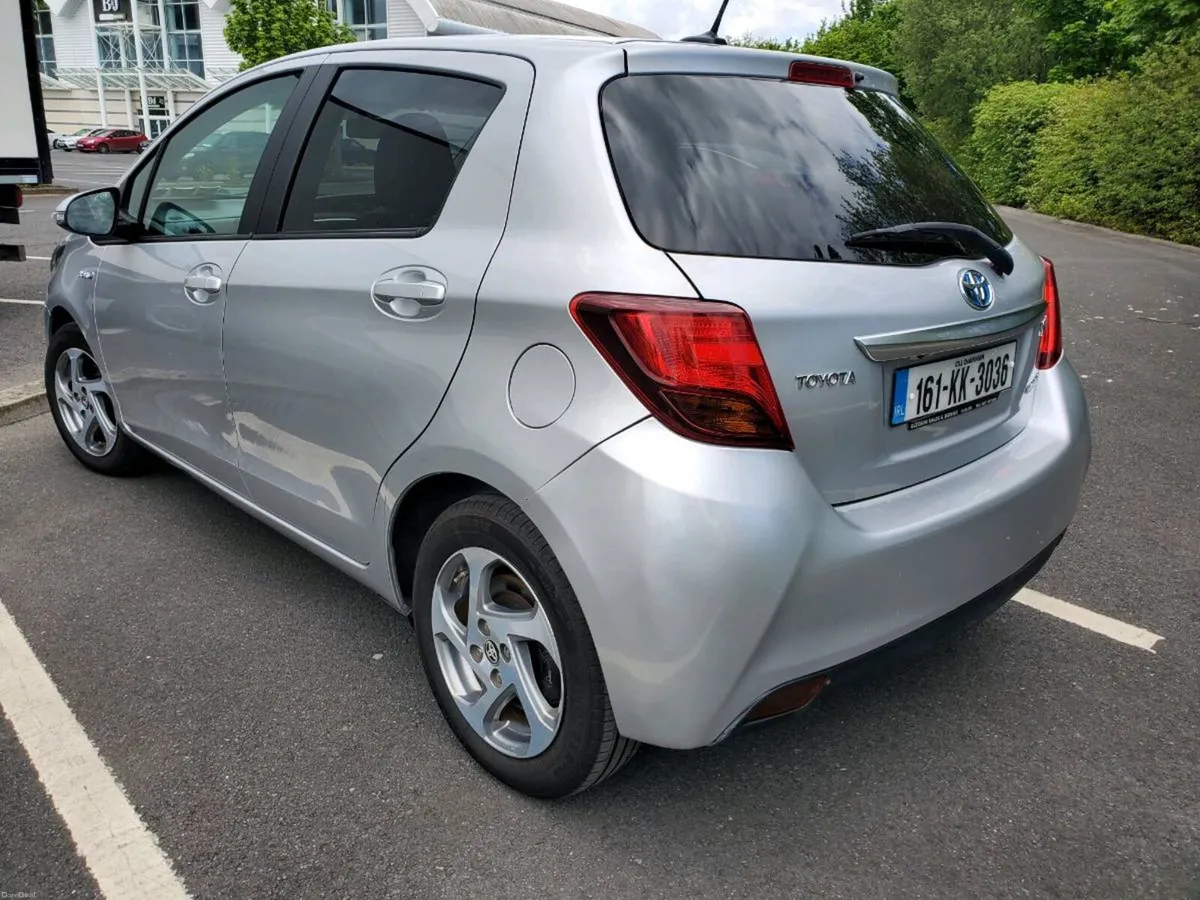 Toyota Yaris Hybrid - Image 4