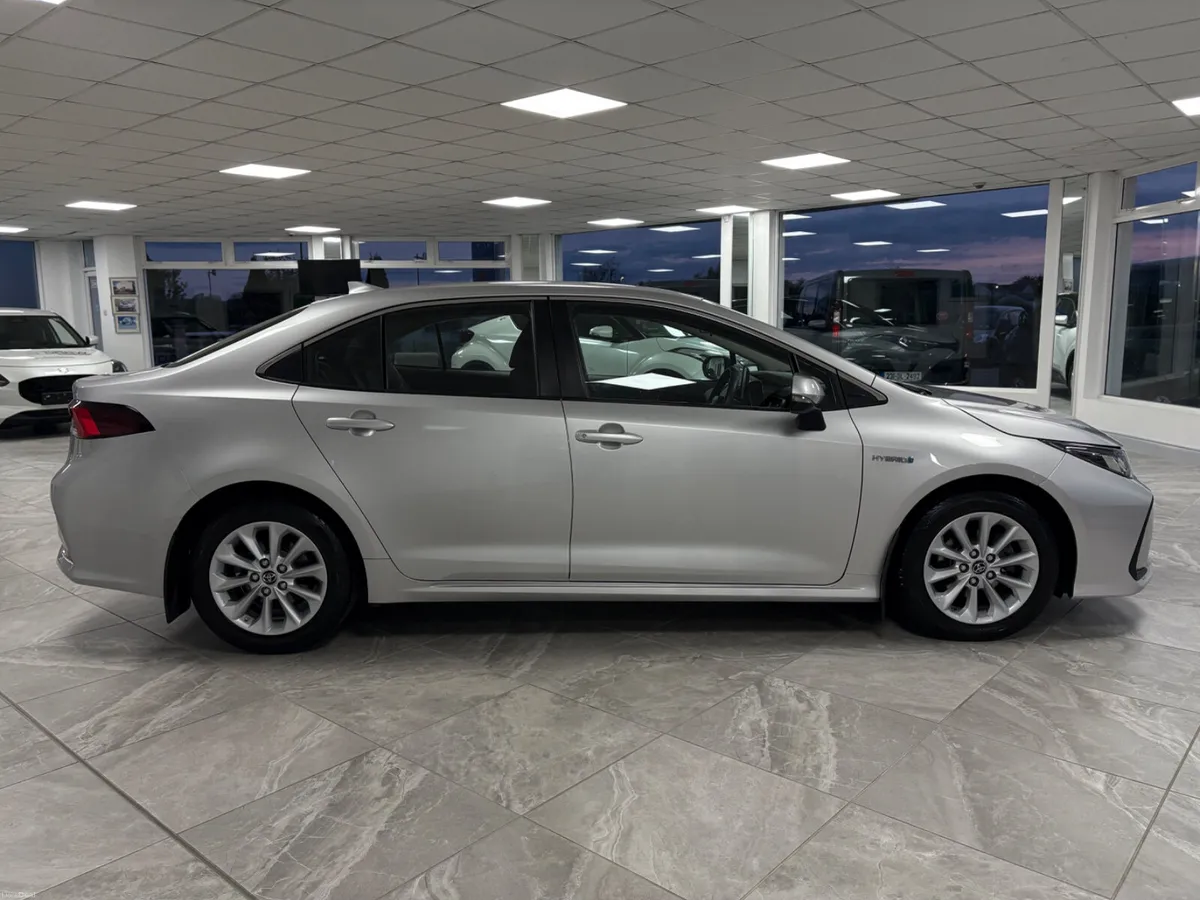 2019 Toyota Corolla Hybrid Automatic - Image 5