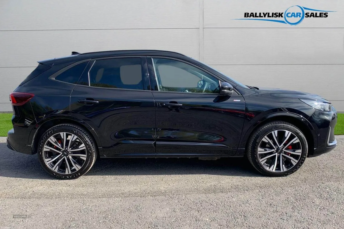 Ford Kuga 2.5 Duratec 243PS PHEV ST-Line X in Agat - Image 3