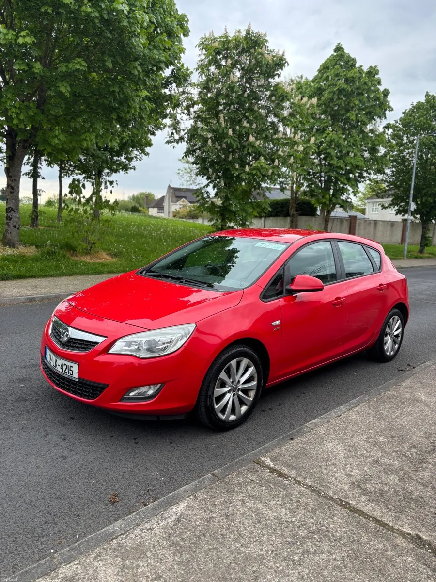 Vauxhall Astra 2012: 1.4 petrol - Image 3