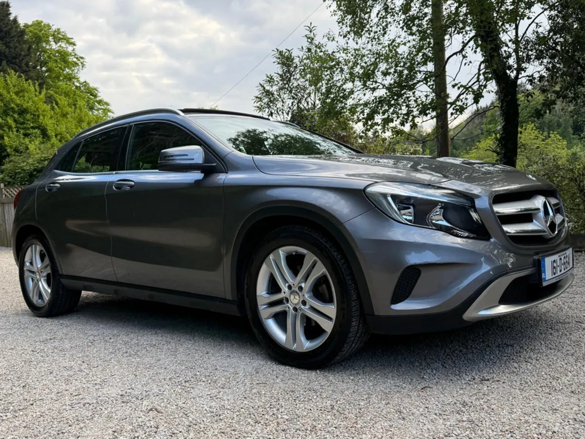 Mercedes-Benz GLA 180 D URBAN *Panoramic Sunroof…O - Image 1