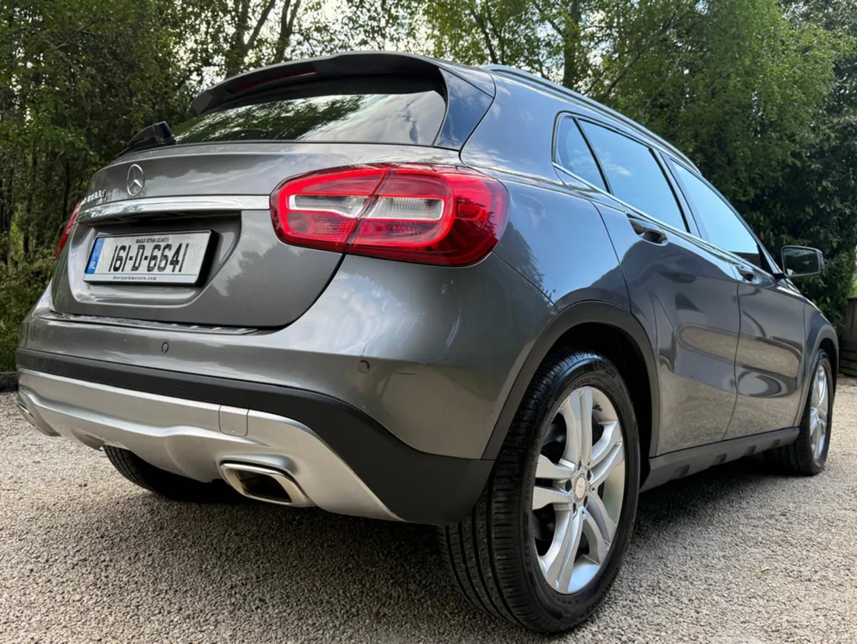 Mercedes-Benz GLA 180 D URBAN *Panoramic Sunroof…O - Image 4