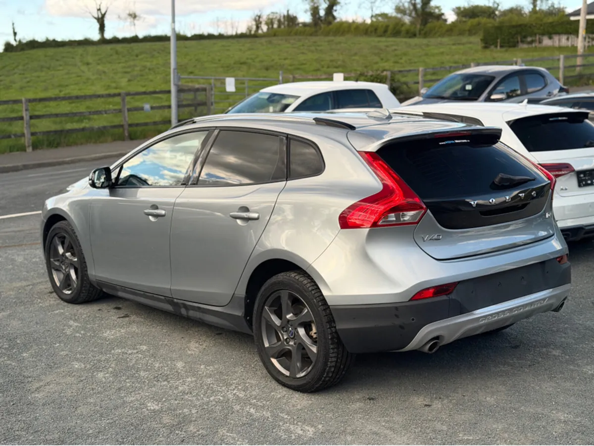 Volvo V40 2.0 D4 CROSS COUNTRY SE LUXURY DIESEL 19 - Image 6