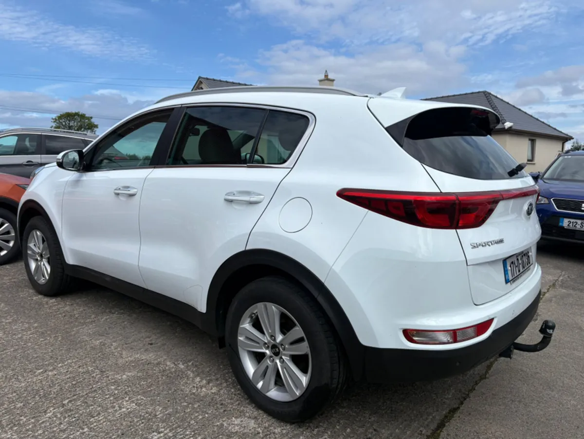 Kia Sportage 1.7 PLATINUM 5DR - Image 4