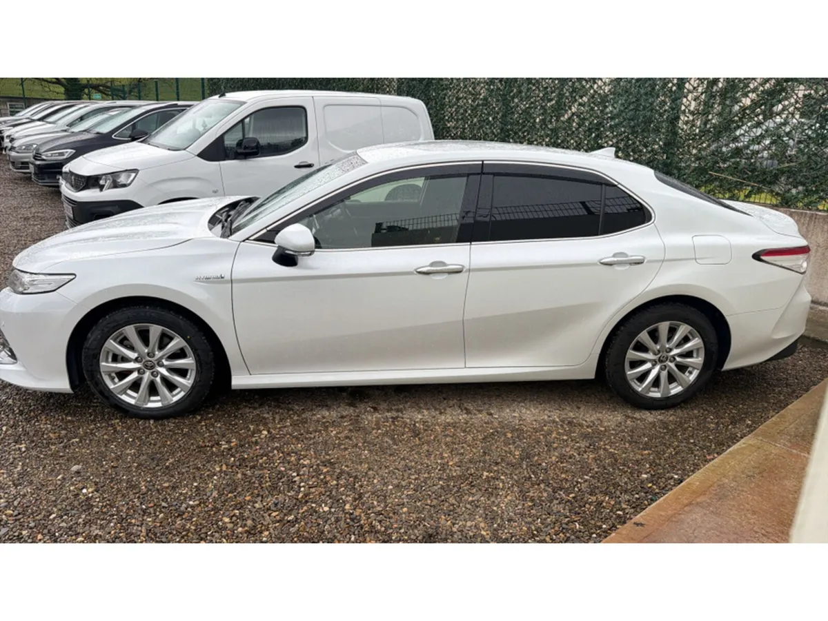 Toyota Camry 2.5 HYBRID - Image 4