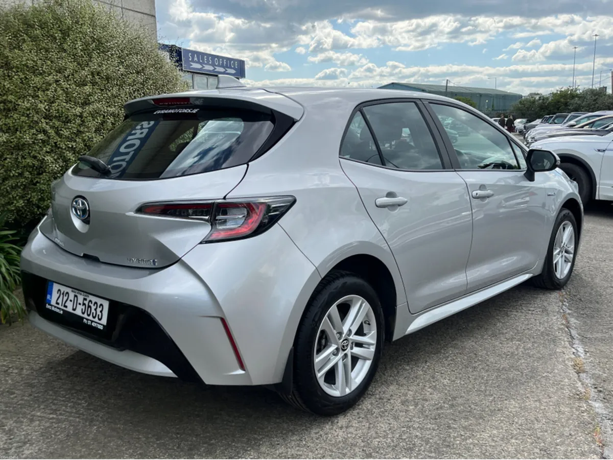 Toyota Corolla LUNA HATCHBACK AUTOMATIC HYBRID 1.8 - Image 4