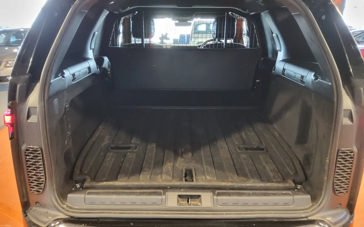 Land Rover Discovery 2022 - Image 4