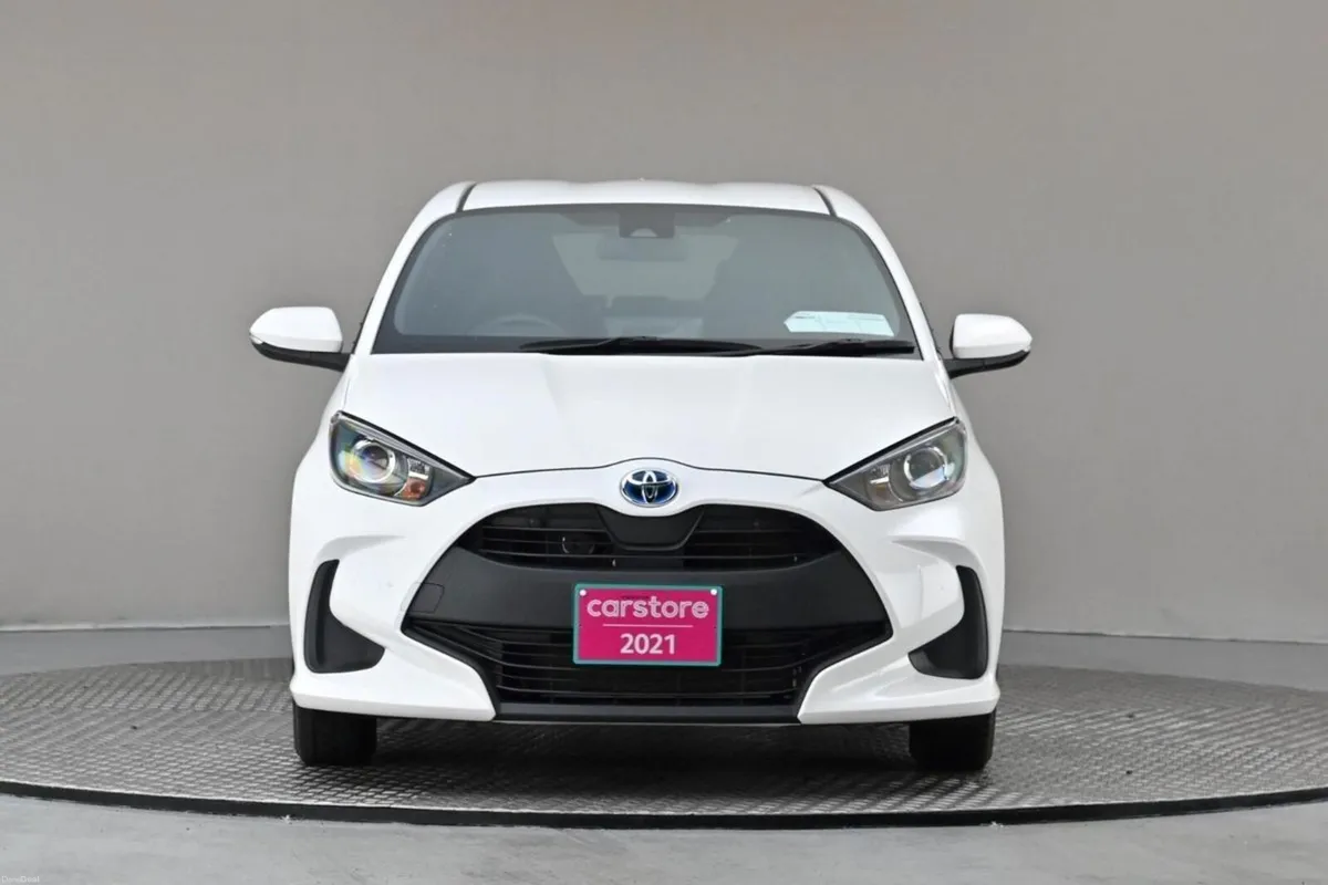 Toyota Yaris 1.5 HYBRID **REVERSE CAM**PARK SENSOR - Image 2