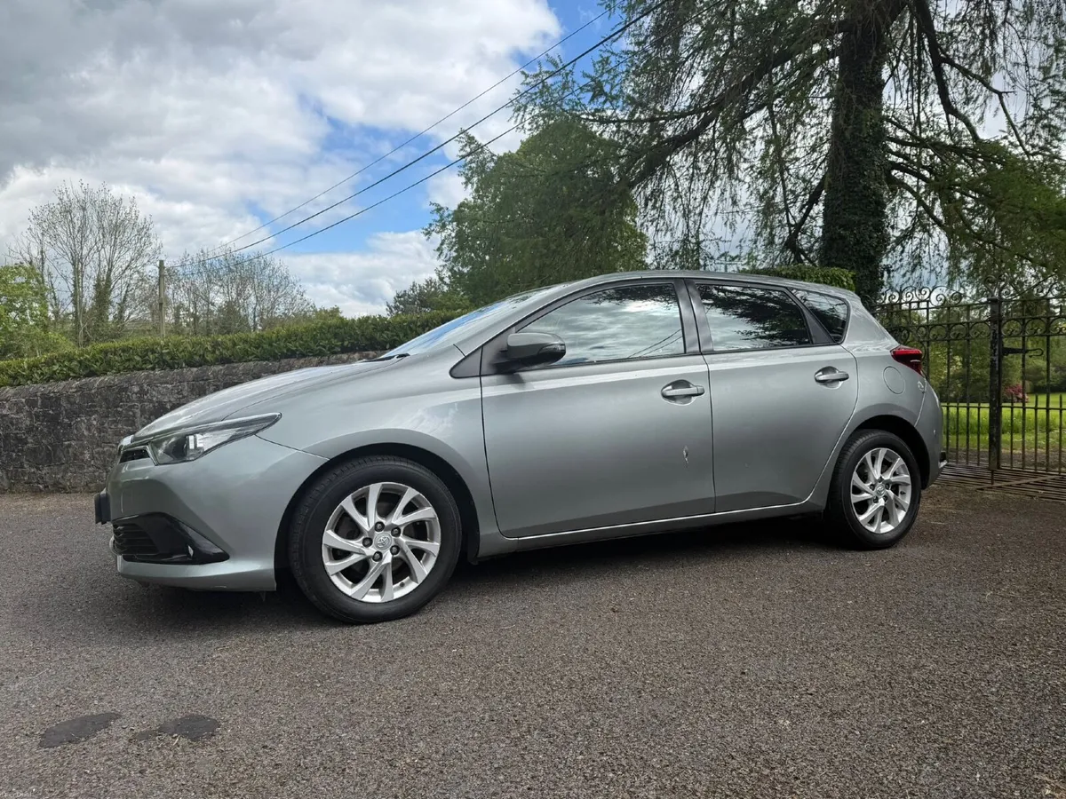 2018 Toyota Auris 1.2 Petrol - Image 3