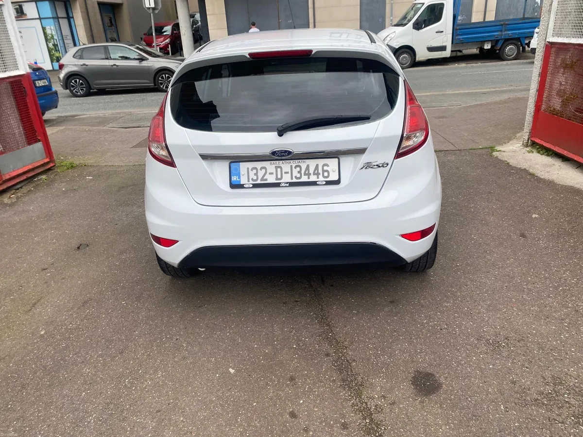 Ford Fiesta 2013 - Image 2
