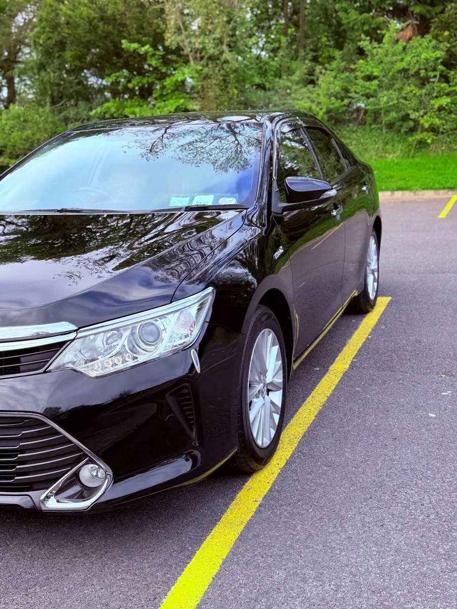 Toyota Camry Hybrid - Image 3