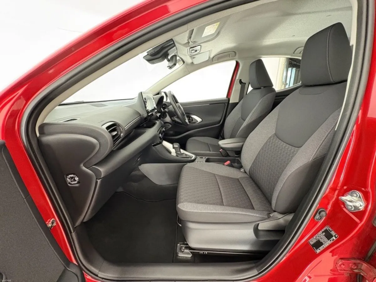 Toyota Yaris Luna Hybrid - Image 6