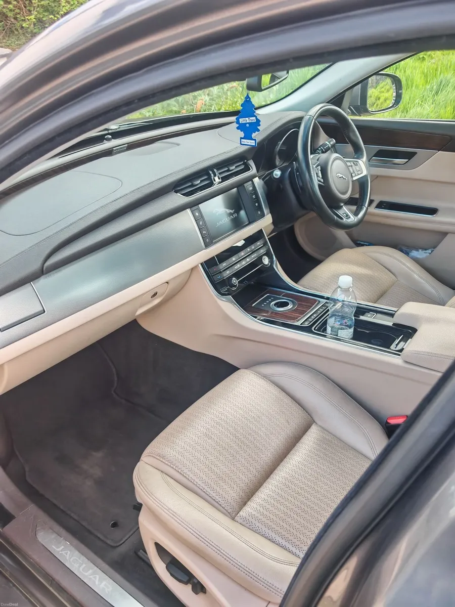 "2016 Jaguar XF Prestige Auto immaculate - Image 5
