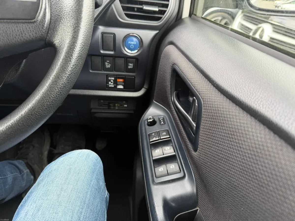 161 Toyota Voxy Hybrid 7 Seater - Image 6