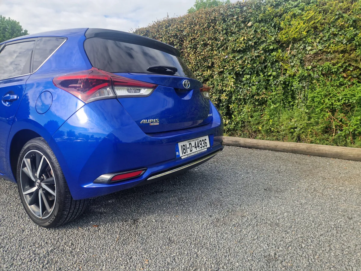 Toyota Auris Hybrid Luna Sport 2018 - Image 3