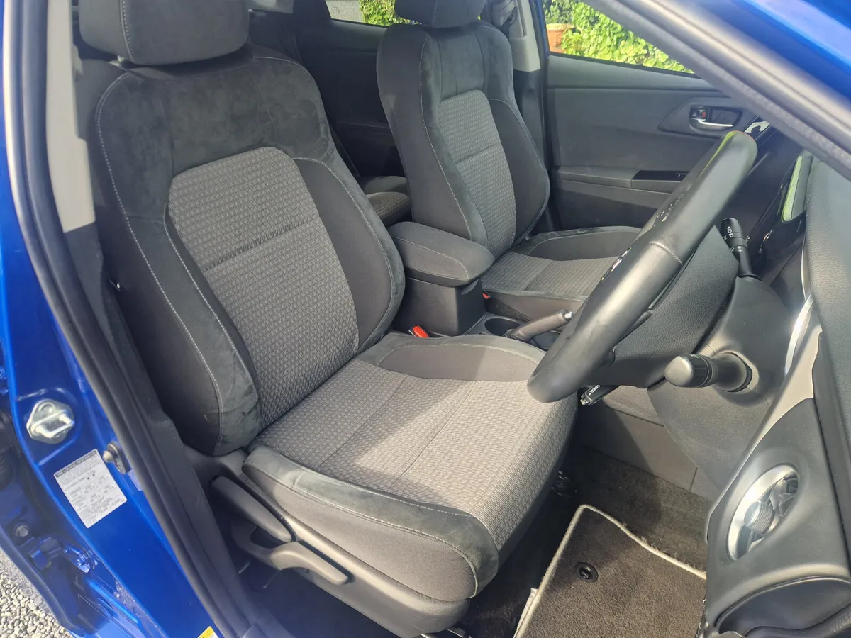 Toyota Auris Hybrid Luna Sport 2018 - Image 6