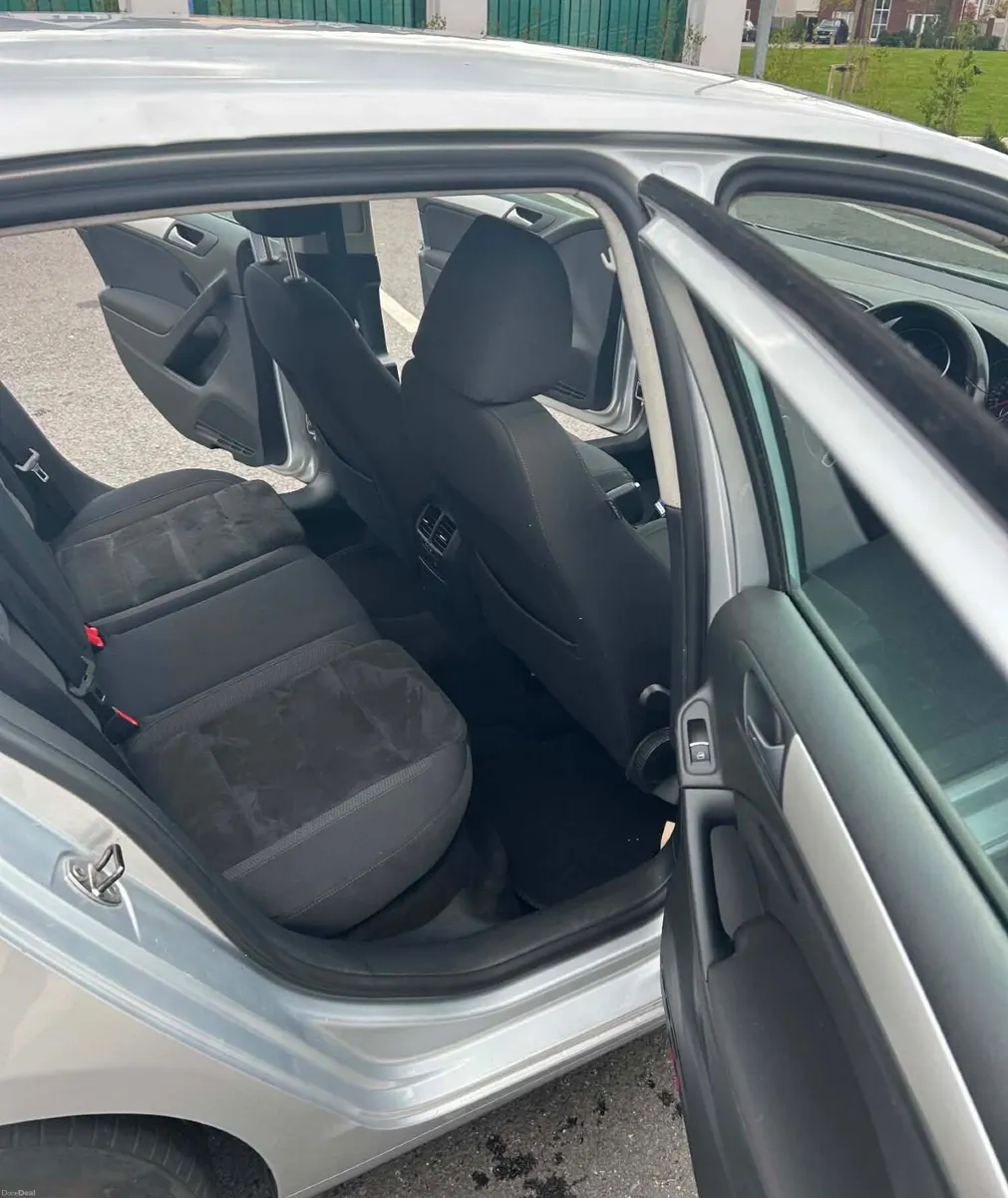 Volkswagen Golf 2010 - Image 4