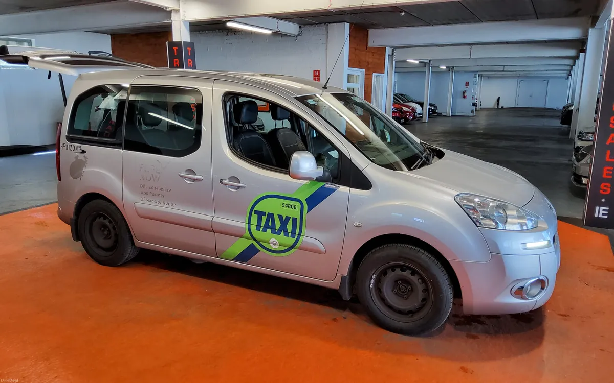 Peugeot Partner Tepee 2015 - Image 1