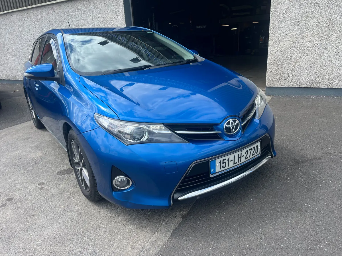 Toyota Auris diesel**high spec**low kms - Image 4
