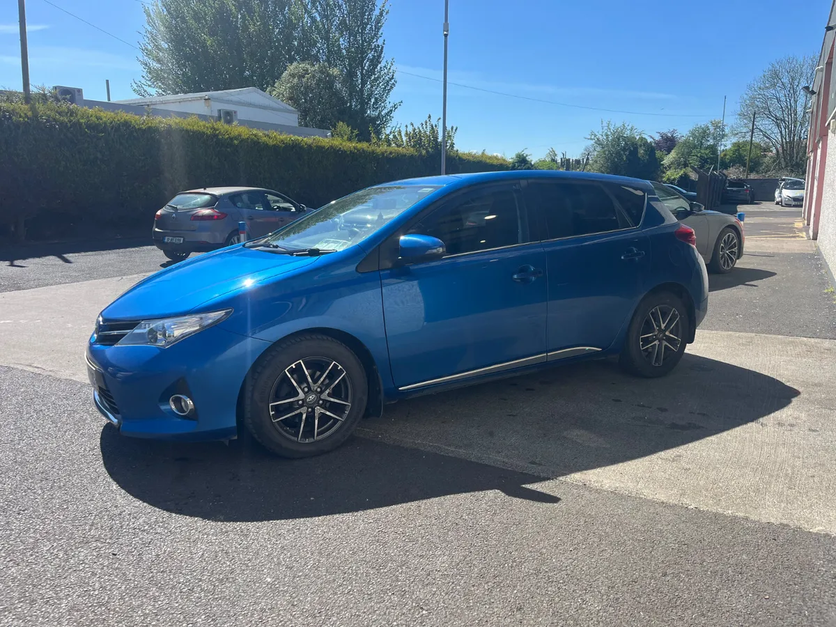 Toyota Auris diesel**high spec**low kms - Image 2
