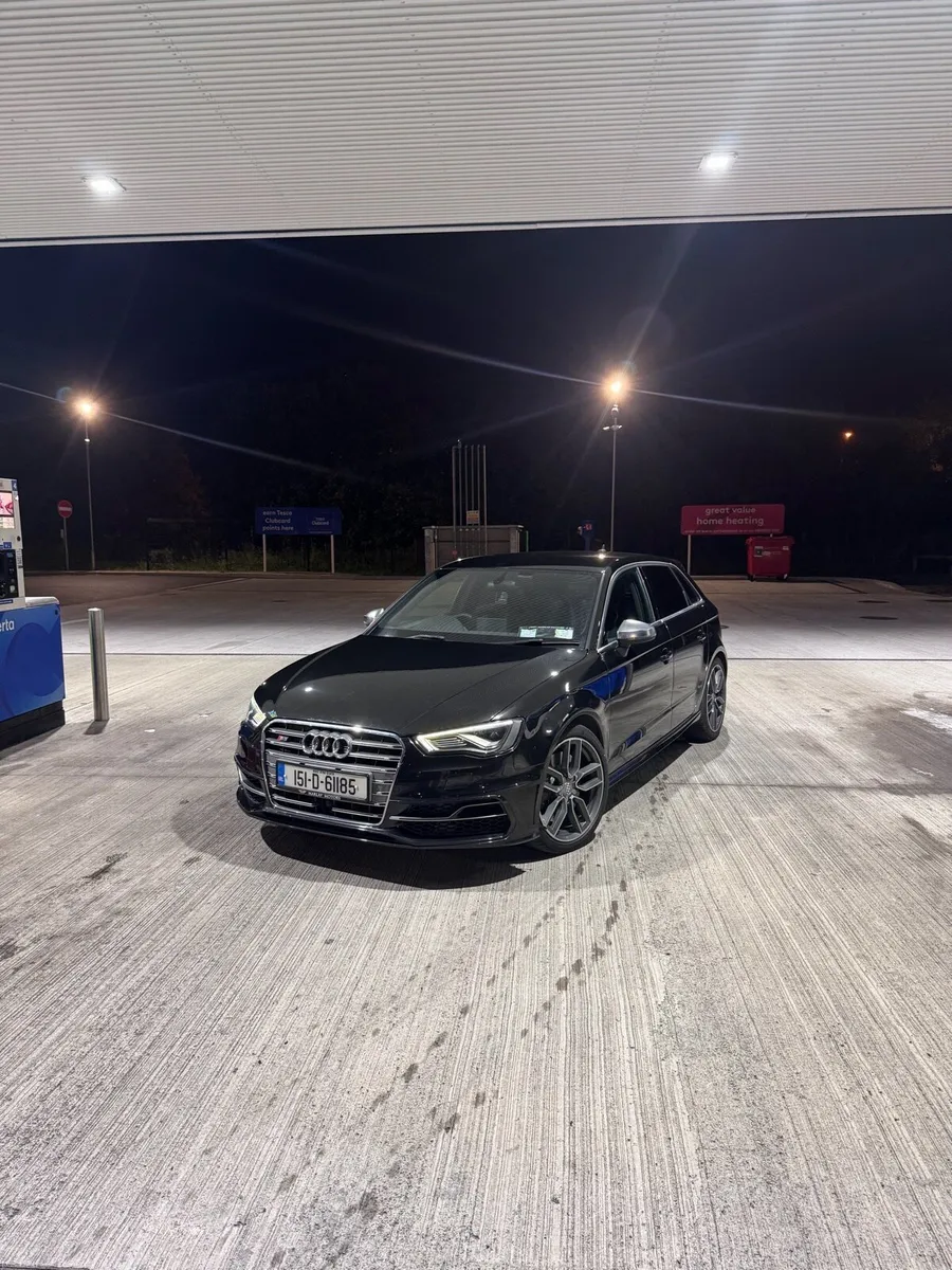 2015 Audi S3 Black hatchback - Image 2
