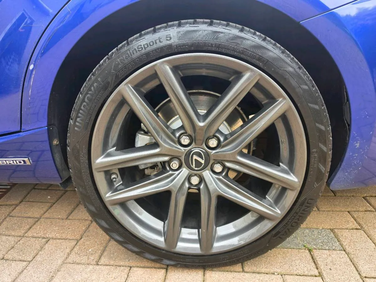 Lexus 300h IS 2014 - Image 2