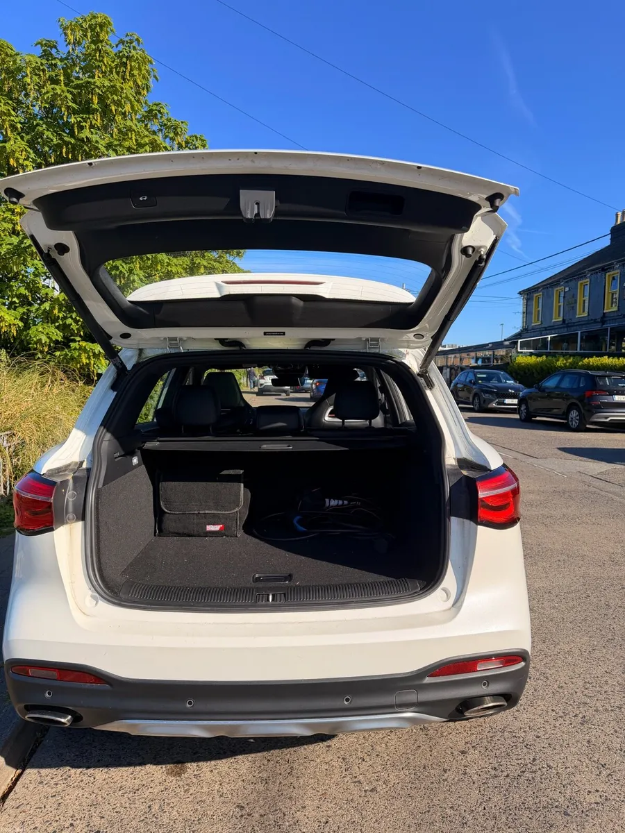 MG HS EXCLUSIVE PHEV AUTO **PANAROMIC ROOF** - Image 2