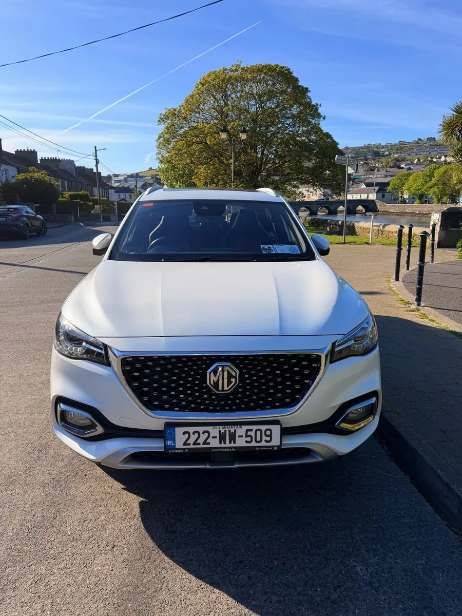 MG HS EXCLUSIVE PHEV AUTO **PANAROMIC ROOF** - Image 4