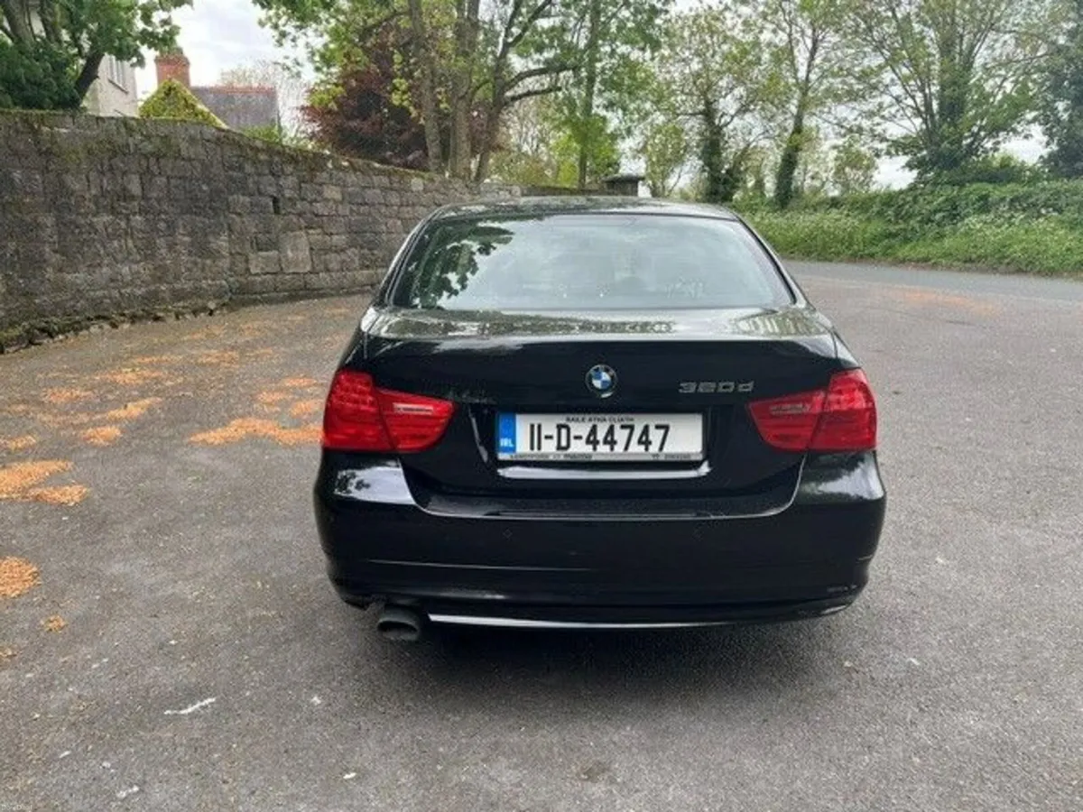 BMW 3-Series 2011 - Image 3